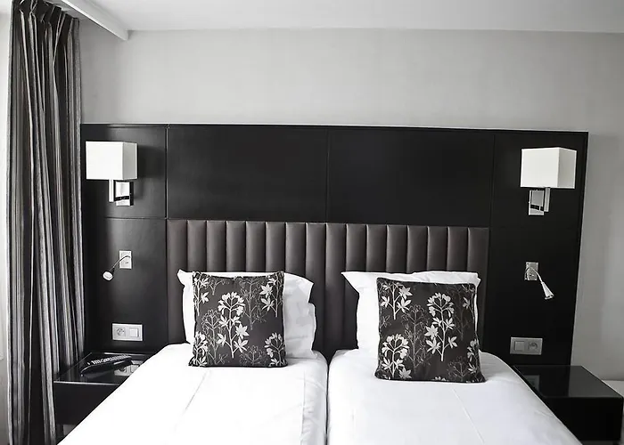 Logis 15 Montparnasse 4* Parigi