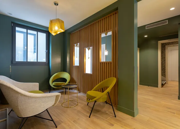 Logis 15 Montparnasse 4* Parigi