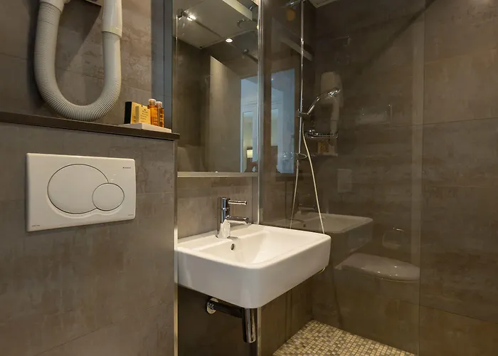 Logis 15 Montparnasse 4* Parigi