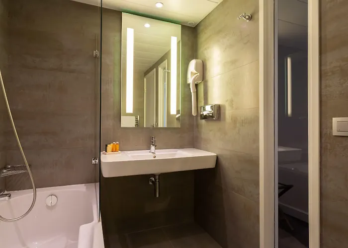 Logis 15 Montparnasse 4* Parigi
