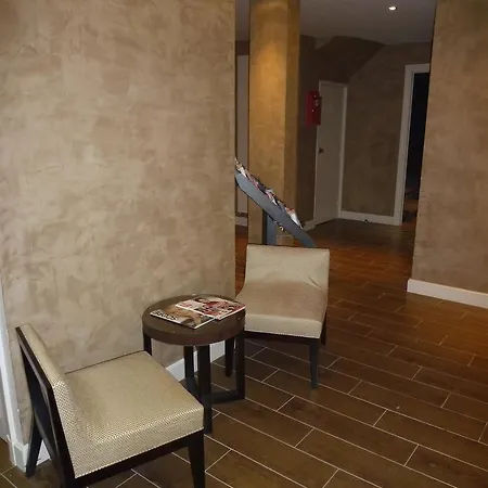 Logis 15 Montparnasse Hotel
