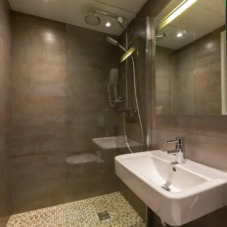Logis 15 Montparnasse 4*