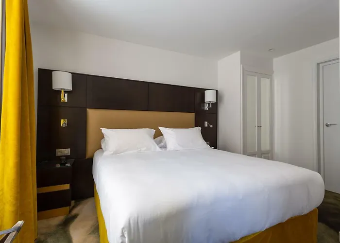 Logis 15 Montparnasse 4*