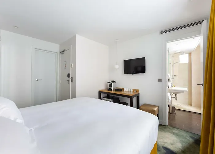 Logis 15 Montparnasse 4*