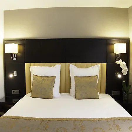 Logis 15 Montparnasse Hotel